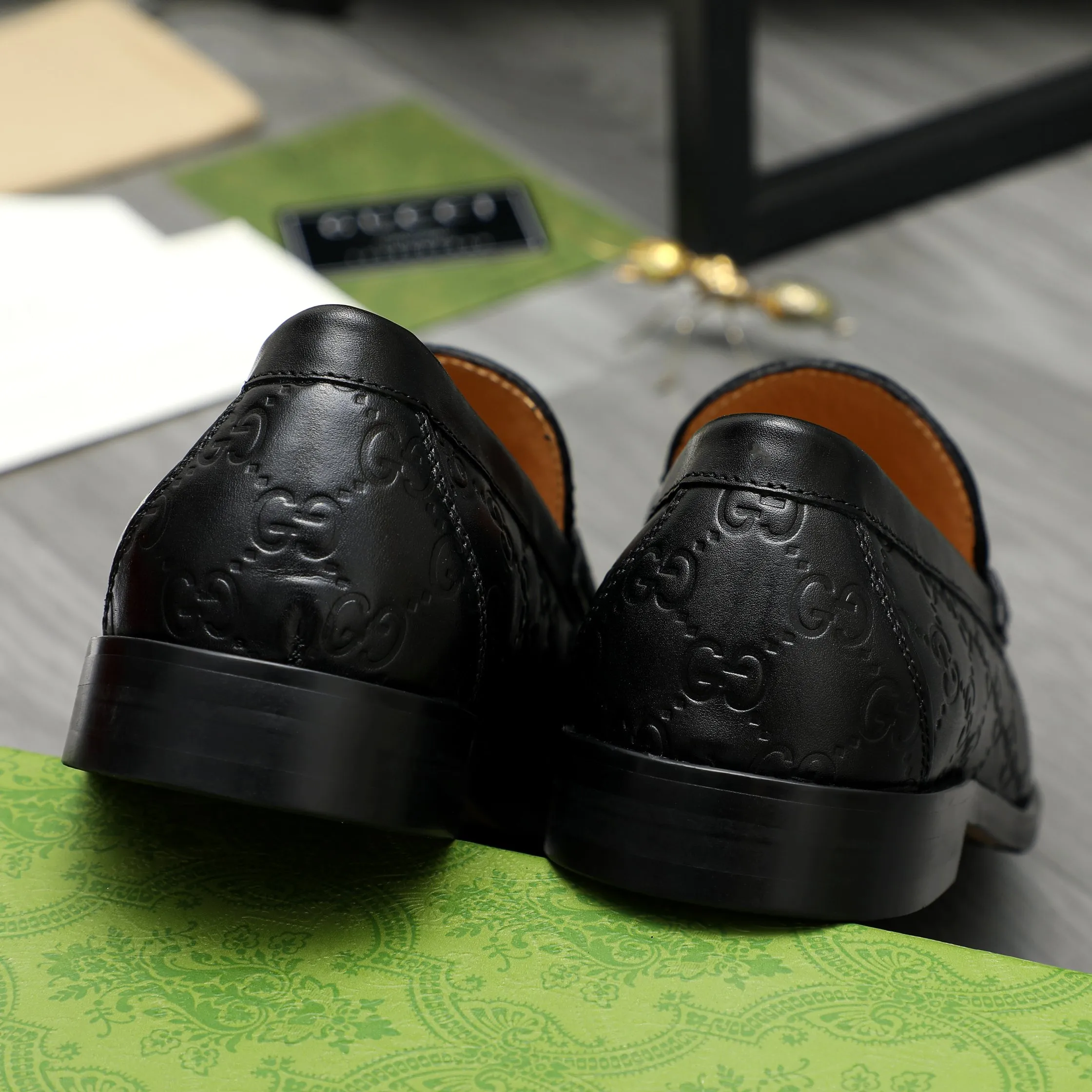 Men's shoes 💰420 Product trademark: GUCCI "Gucci" business slip-on leather shoes Regular size: 38-45 (45. Customized, non-returnable) Product materials: Selected embossed cowhide upper, cowhide lining, original rubber outsole